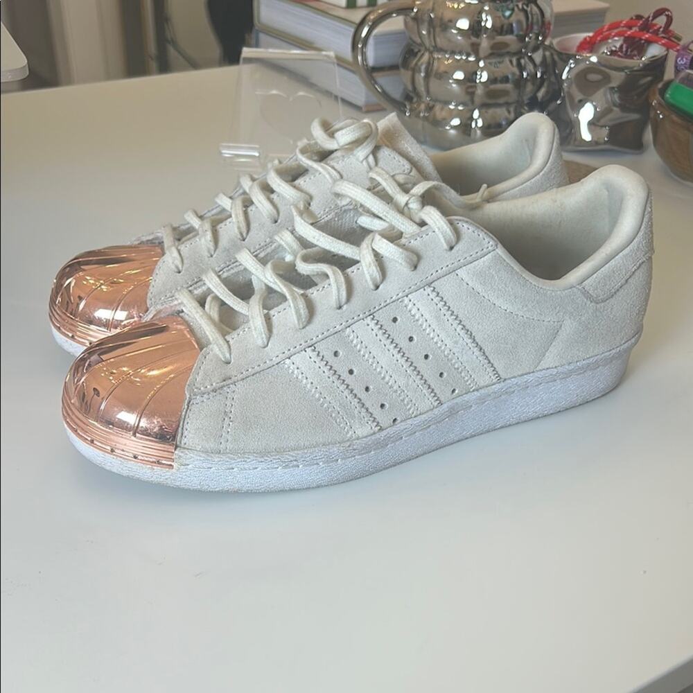 Adidas Cream Suede Shell toe Sneakers with Metallic Rose Gold toe women size 9